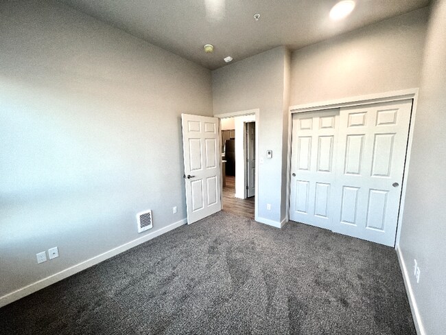 Photo - 2330 Yakima Ct Unit D404