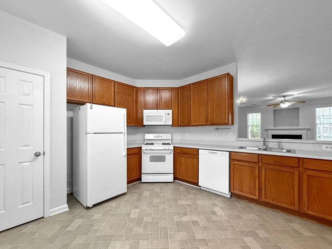 Photo - $350 Off Rent!!!! Beautiful Townhome, Fenc...