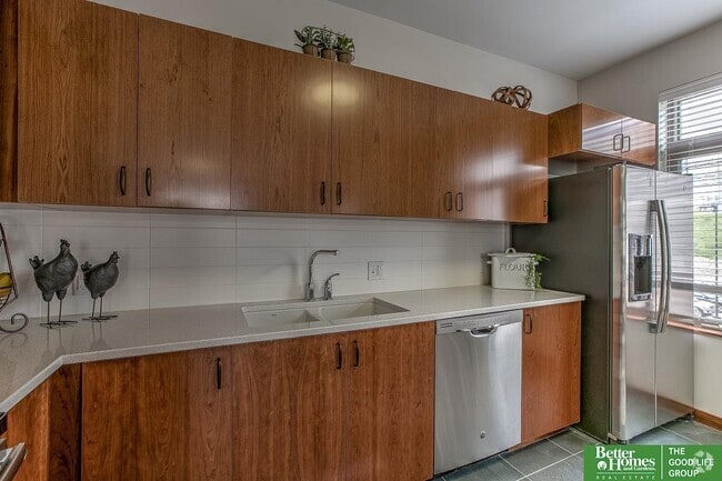 Building Photo - 1330 S 70th St Rental