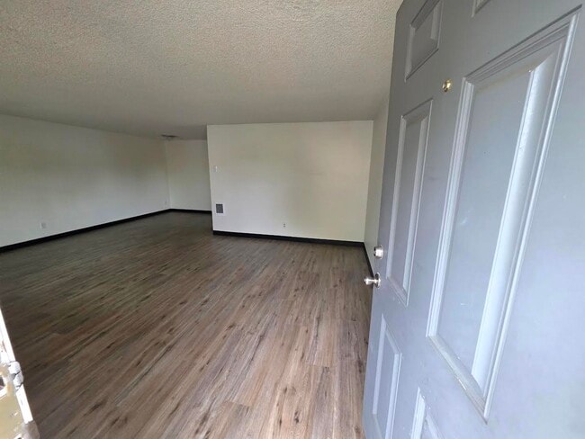 Photo - 256 Powell St E