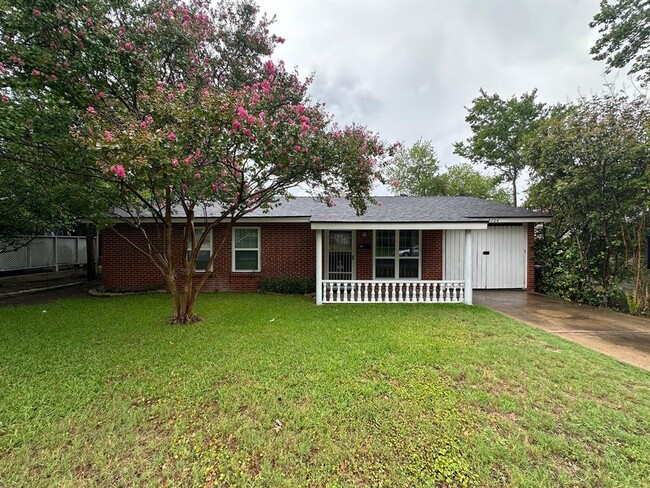 Building Photo - 5704 Cedardale Dr Rental