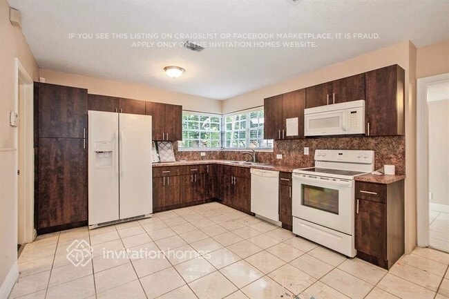 200 SW 65th Way