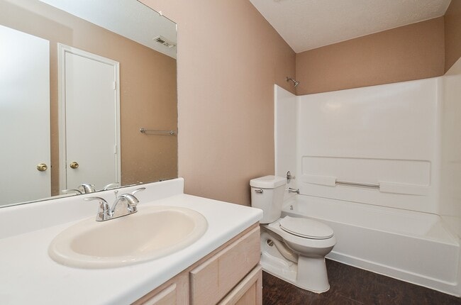 Building Photo - 17327 Davenway Dr