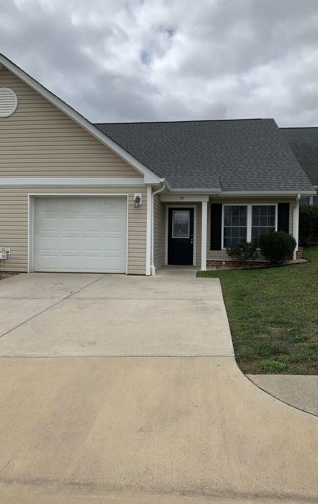 19 Brooke St Townhome For Rent in Staunton, VA