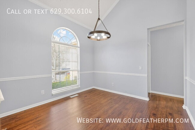 Photo - 905 Split Oak Dr