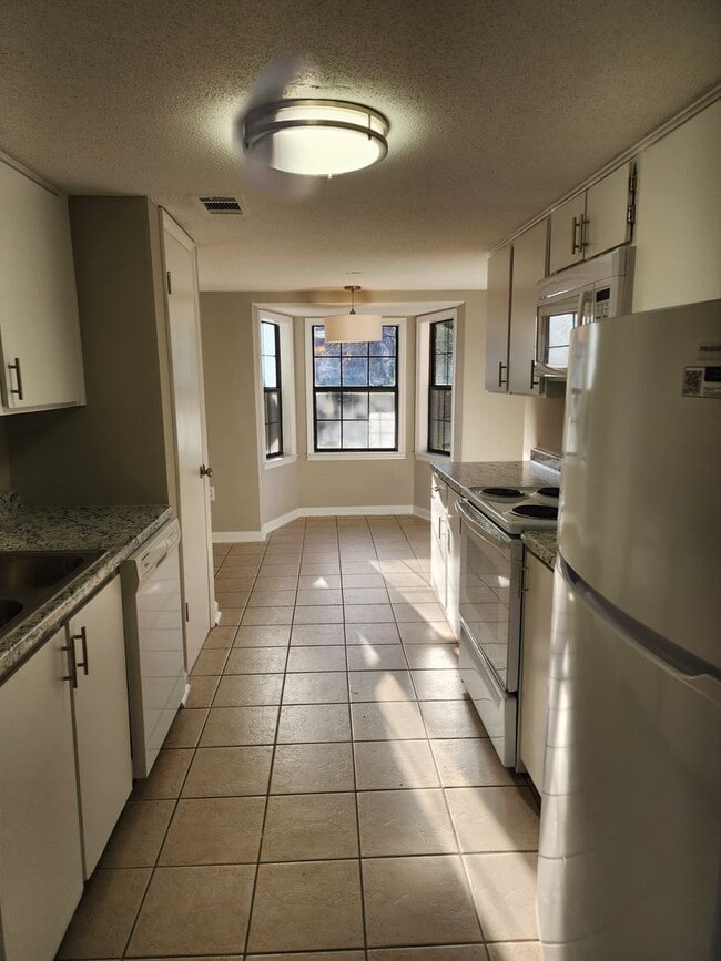 Photo - 3 Bedroom, 2 Bath Southside home on a larg...