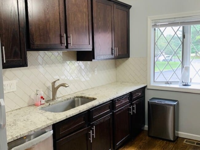 Building Photo - 81 The Meadows Unit 81