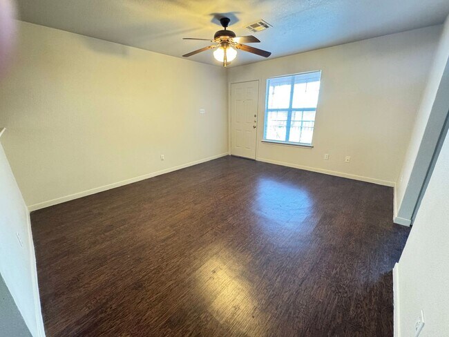 Photo - 408 Brittney Way Unidad # C