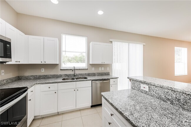 Building Photo - 723 Bedford Dr Rental