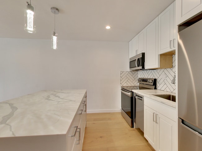 Photo - 1504 Newlands Ave Unit 102