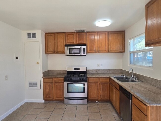 Large 2-bedroom 1 bath unit in Van Nuys - Large 2-bedroom 1 bath unit in Van Nuys Apartamento Unidad 15908-1