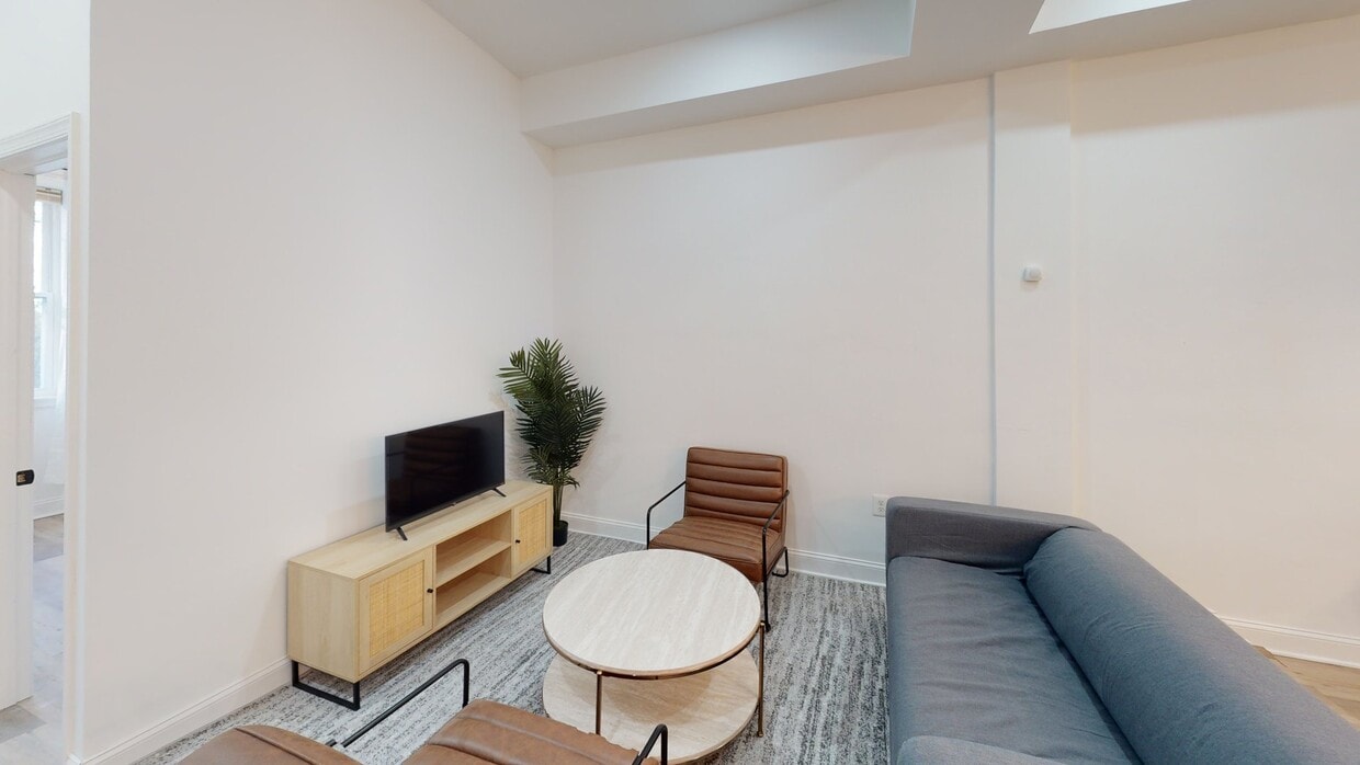 Photo - Private bedroom in 5 bed/3.5 bath Home