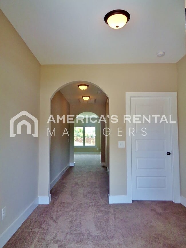 Photo - Home in Tuscaloosa..... Available to View Now!!!