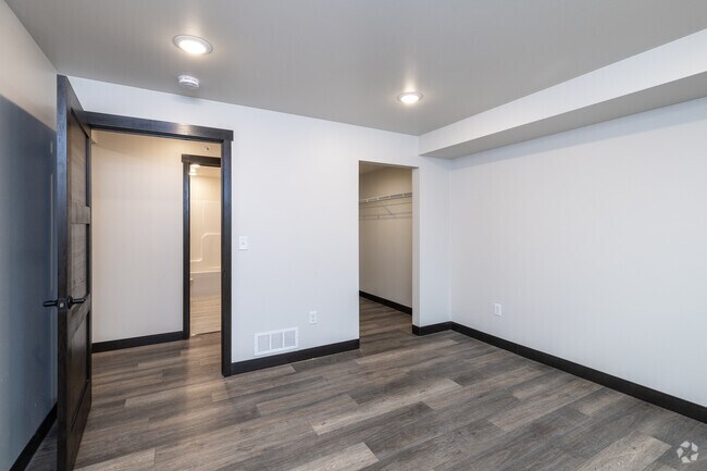 1BR, 1BA - 643SF - Bedroom