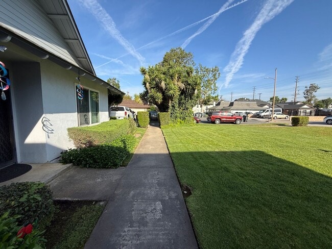 Photo - 14542 Carfax Dr Unidad #C