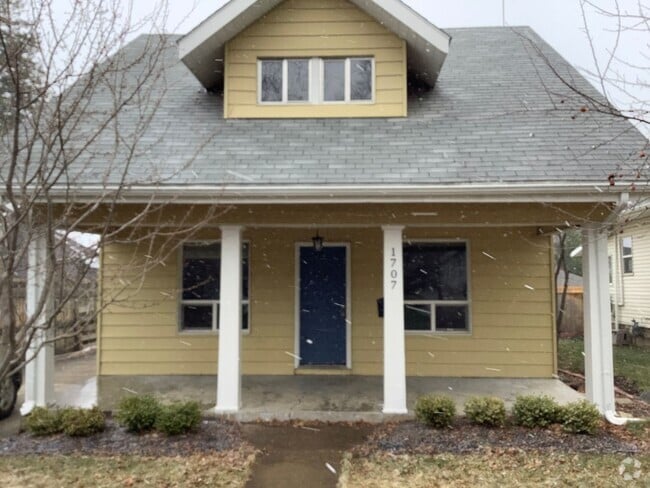 Building Photo - 1707 Walnut St Rental