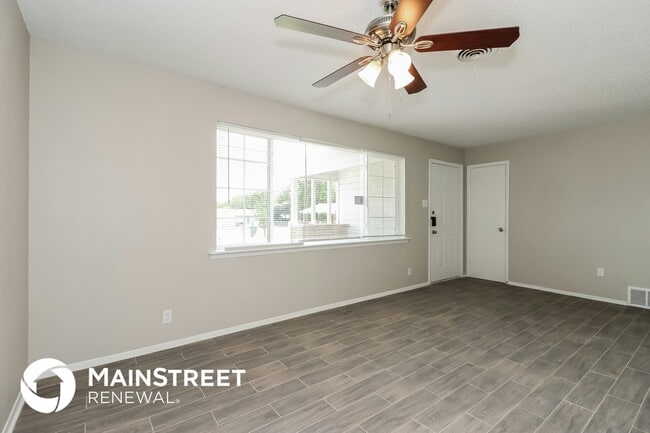 Photo - 408 E Inwood Dr