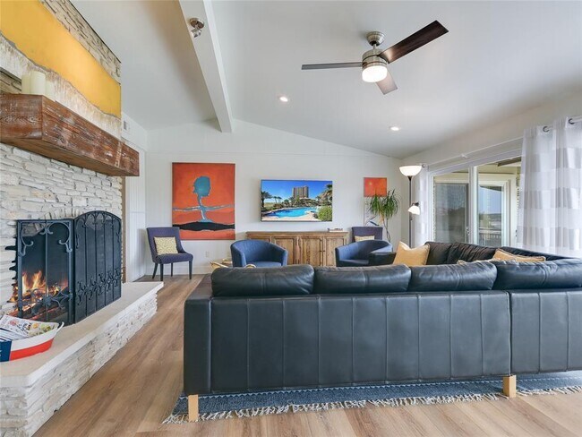 Photo - 1008 Challenger