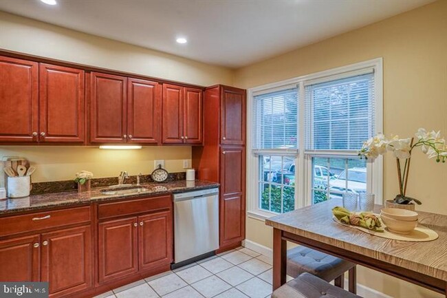 Building Photo - 807 Stockbridge Dr Rental
