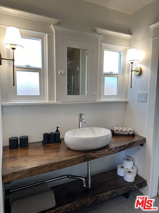 Photo - 531 Burchett St