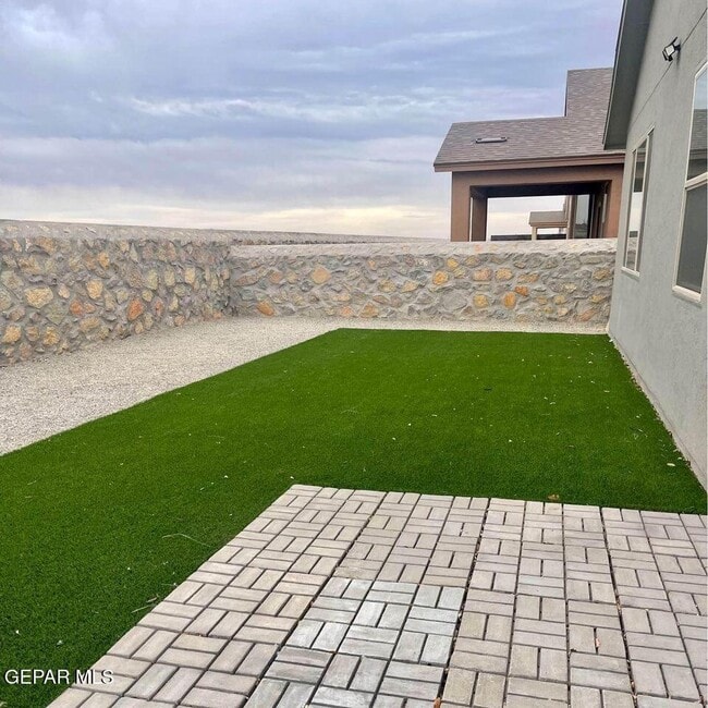 Photo - 4704 Marisabel Azcarate St