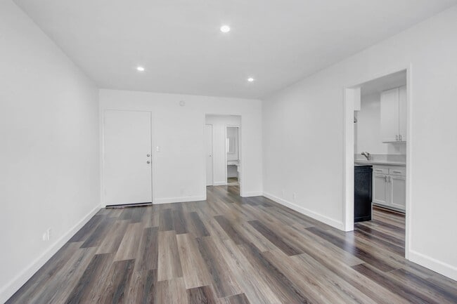 Photo - Country Club Apartments