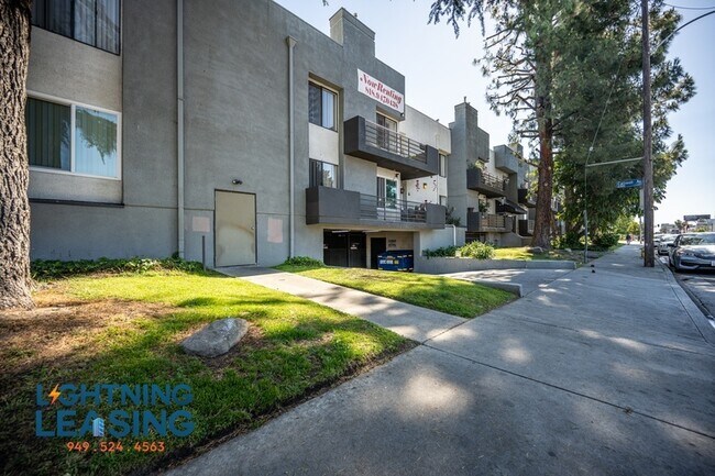Photo - 14200 Victory Blvd Unit 217