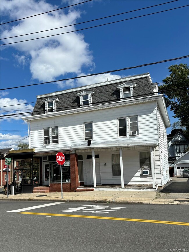 Building Photo - 641 Main St Unit 3 Rental