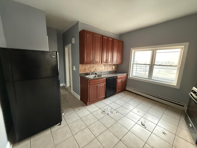 Building Photo - 139 W 54th St Unit 3R