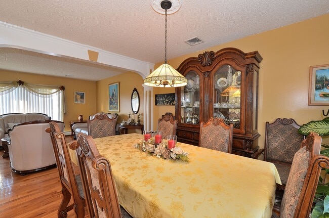 Photo - 1063 Mason Ct