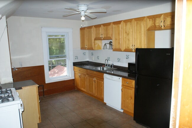 Photo - 166 High St Unit 2