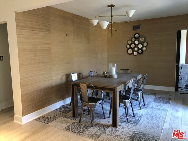 Building Photo - 1114 23rd St Unit 3