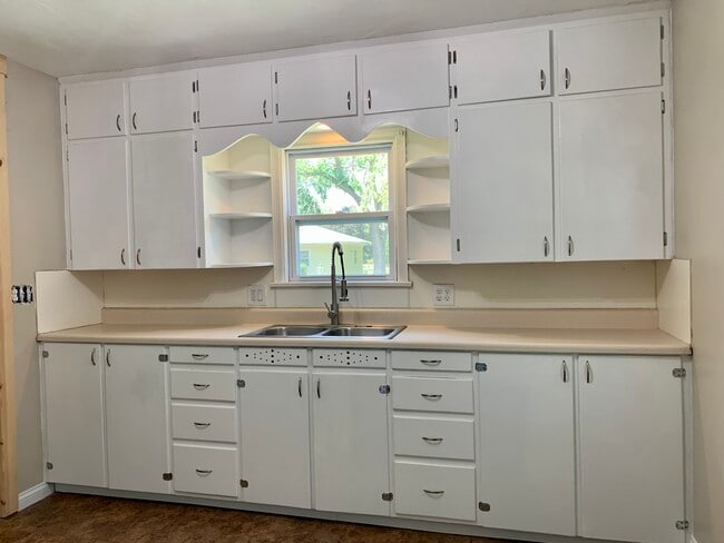 Cocina - 821 W 7th St