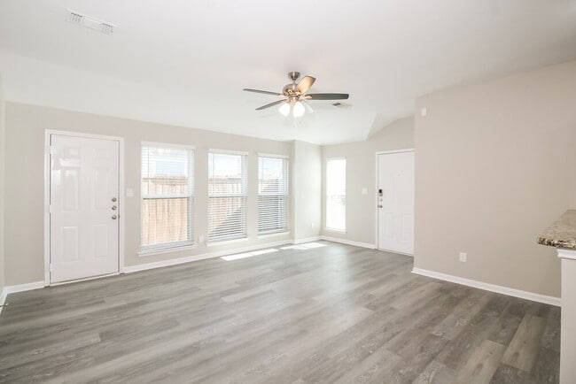 Photo - 825 Cruise St