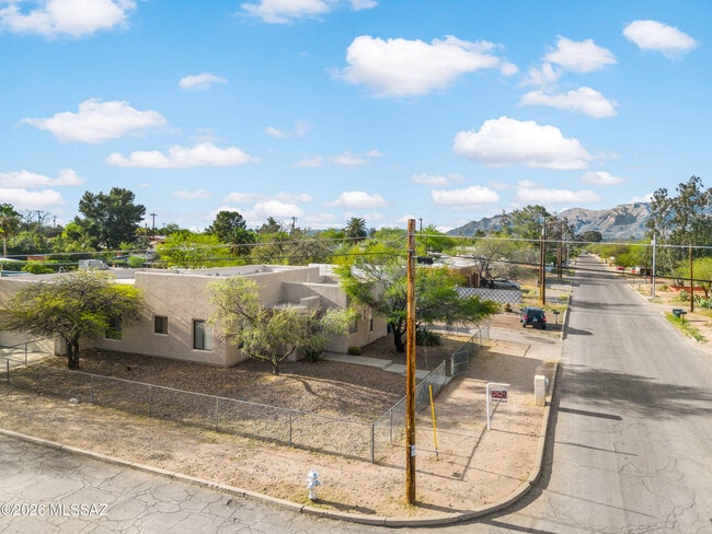 1317 N Howard Blvd