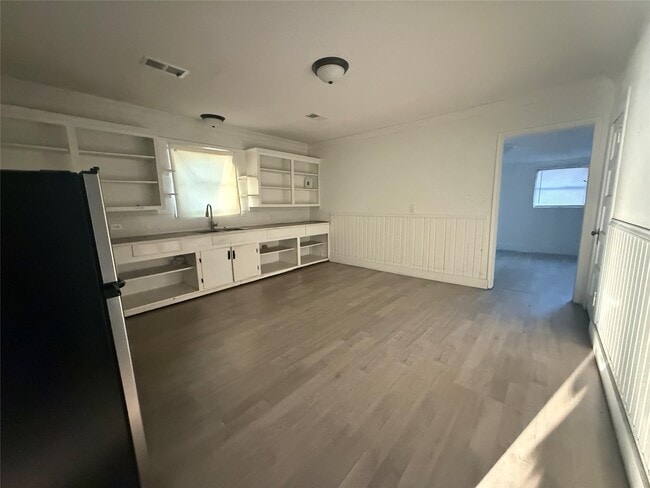 Photo - 2830 Lombardy Dr