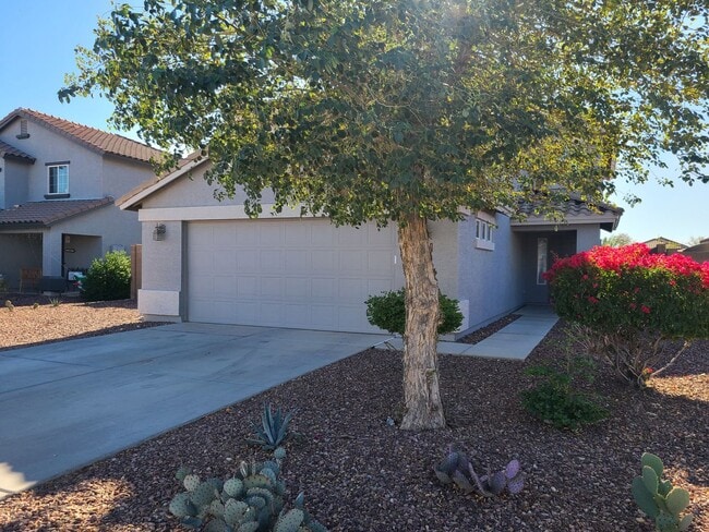 Building Photo - 5 Bedroom, 3 Bath Home in Secluded Neighbo...