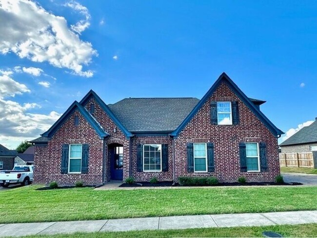 Now Leasing a 4-bedroom 3 bath home in Mem... - Now Leasing a 4-bedroom 3 bath home in Mem...