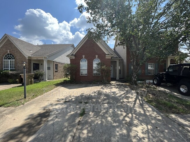 Photo - 7739 Lipscomb Dr Townhome