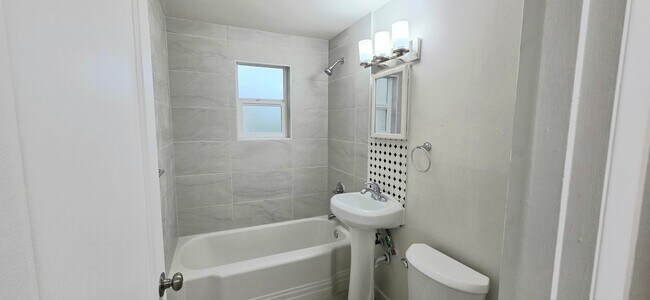 Photo - North Seattle/ Shoreline 3 Bed, 1BA rental
