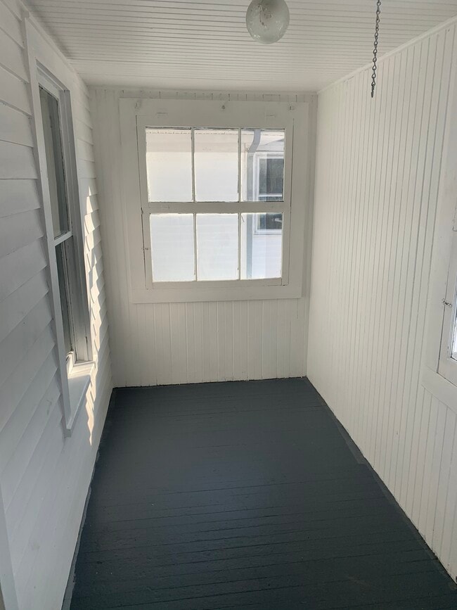 Private enclosed back porch right off of the kitchen! - 4023 woburn ave