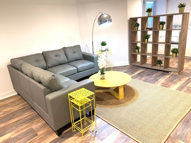 Photo - 2428 Cambreleng Ave Unit 2