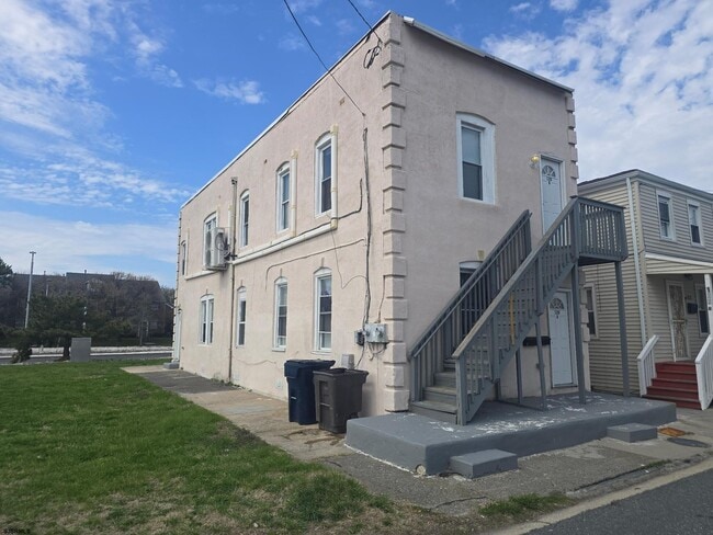 Building Photo - 120 N Congress Ave