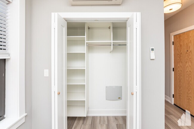 3939 N Janssen