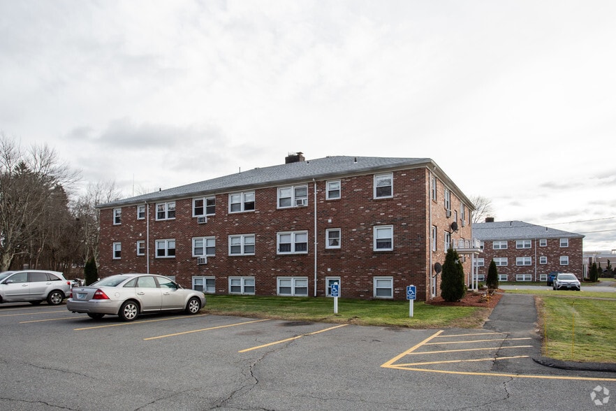 Willow Park Apartments For Rent in Salem, NH
