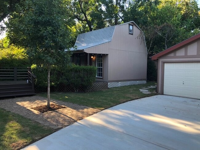 Photo - 807 Thomasson Dr