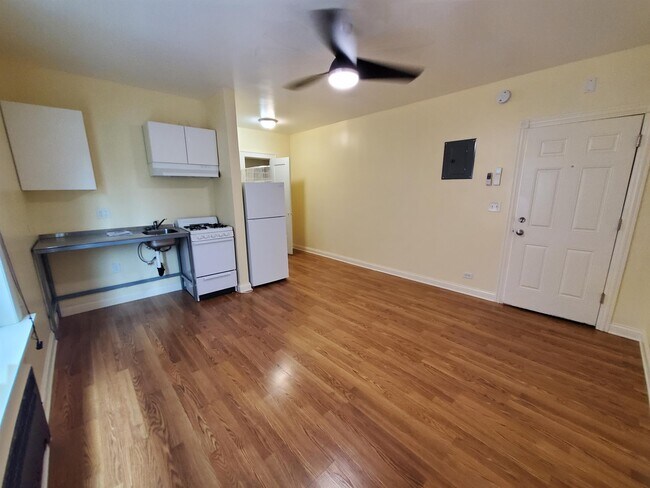 Photo - 2405 Hennepin Ave