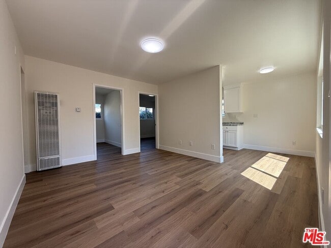 Building Photo - 1716 Locust Ave Unit 4 Rental