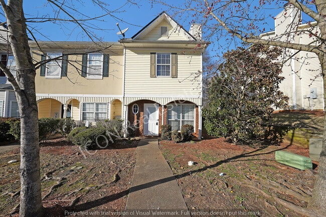 Building Photo - 2/2.5 End unit town home close to dining and shopping