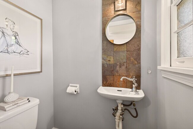 Photo - 218 East St